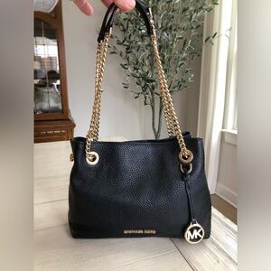 Michael Kors Jet Set shoulder bag/purse with charm Black leather & gold chain